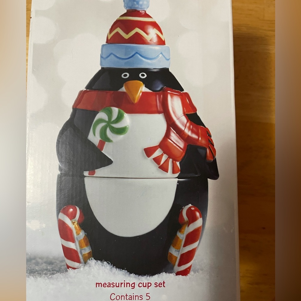NIB Pier 1 Ceramic Penguin Stacking Measuring Cups